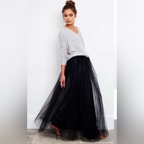 boutique Dresses & Skirts - NWOT Elegant Black Tulle Skirt